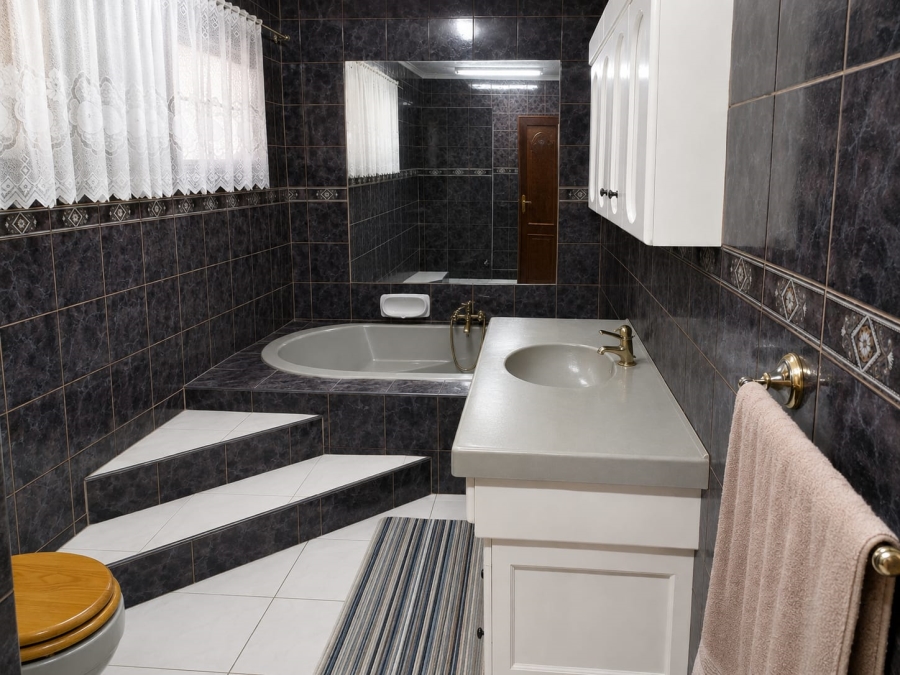 5 Bedroom Property for Sale in Roodekopjes Ah North West